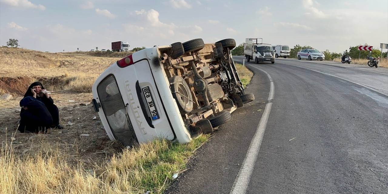 Kilis'te minibüsün devrildiği kazada 2 kişi yaralandı