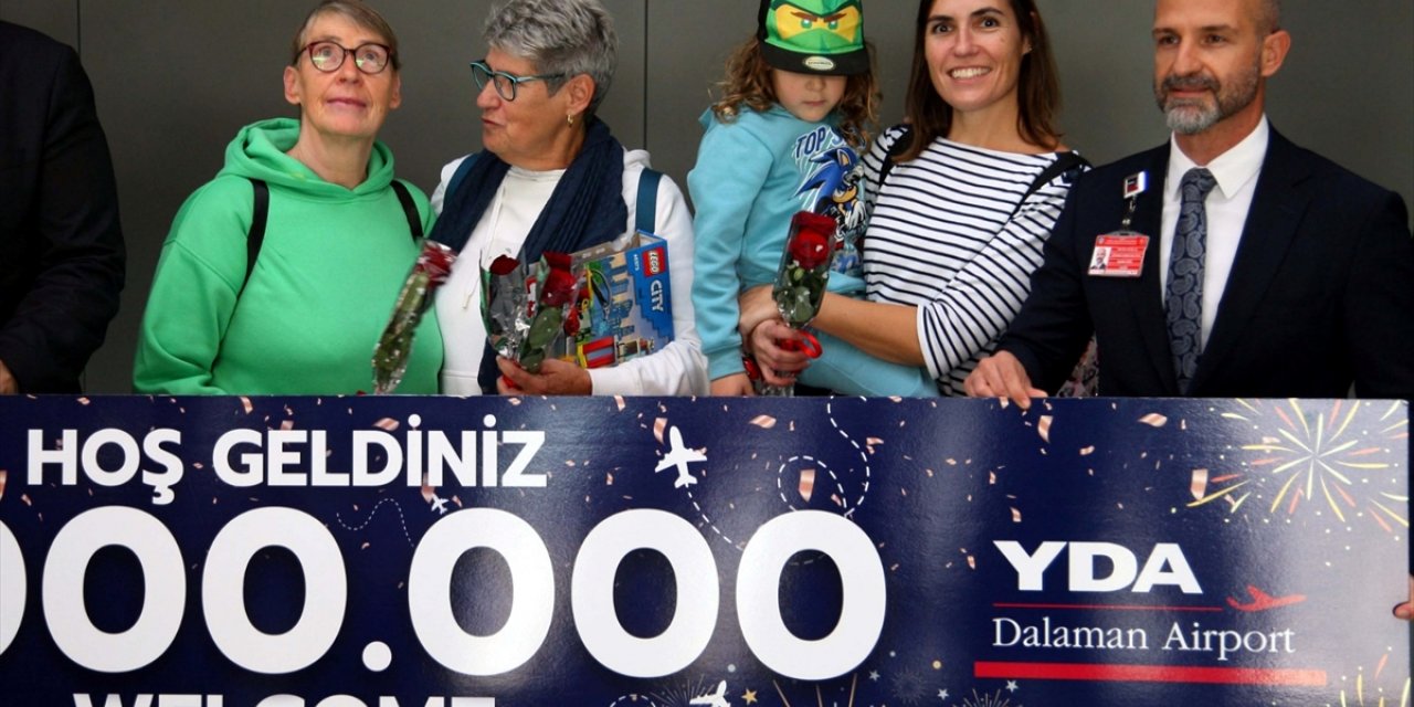 YDA Dalaman Havalimanı'nda 5 milyonuncu yolcu törenle karşılandı