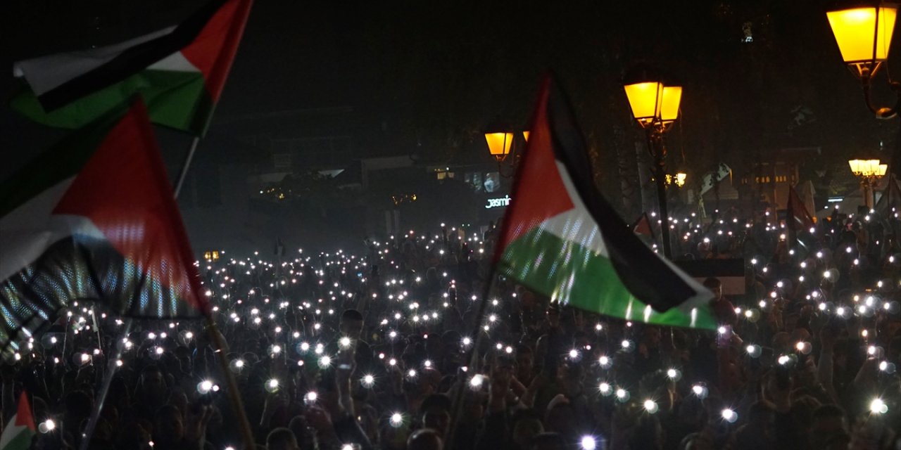 Sırbistan'ın Novi Pazar kentinde Filistin'e destek gösterisi yapıldı