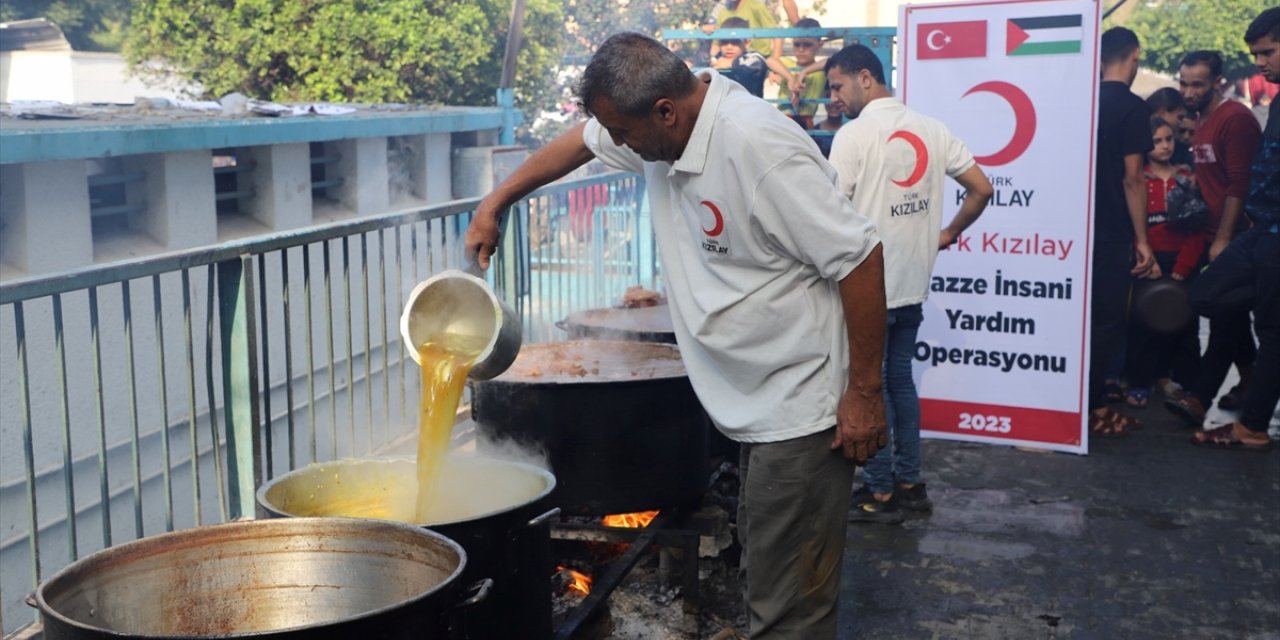 Türk Kızılay Gazzeli sivillere gıda ve sıcak yemek dağıtımını sürdürüyor