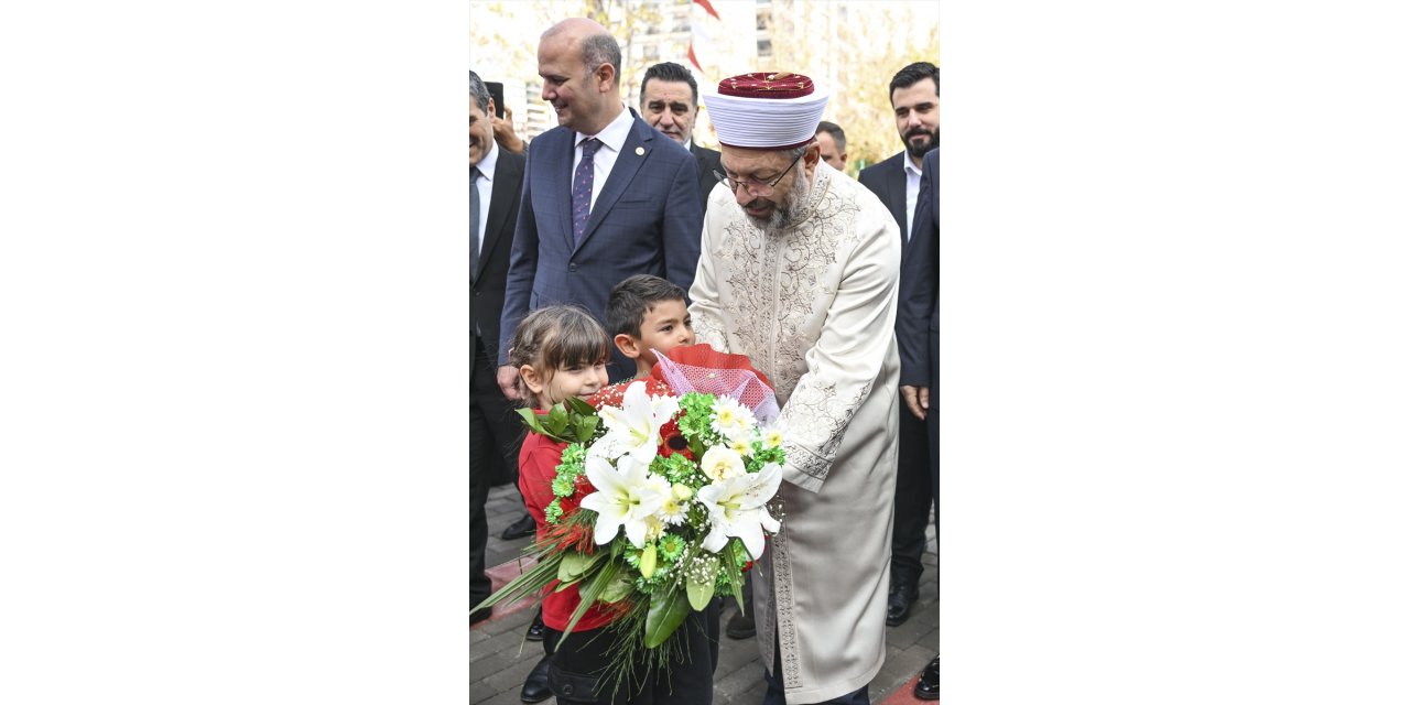 Diyanet İşleri Başkanı Erbaş, Hz. Enes Bin Malik Camisi'nde hutbe irat etti: