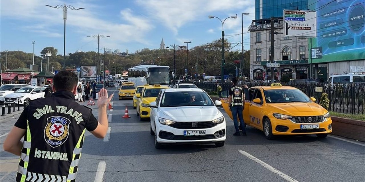 Fatih'te taksicilere yönelik denetim yapıldı