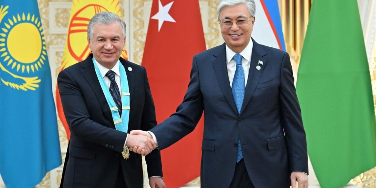 Özbekistan Cumhurbaşkanı Mirziyoyev'e "Türk Dünyası Yüksek Nişanı" takdim edildi