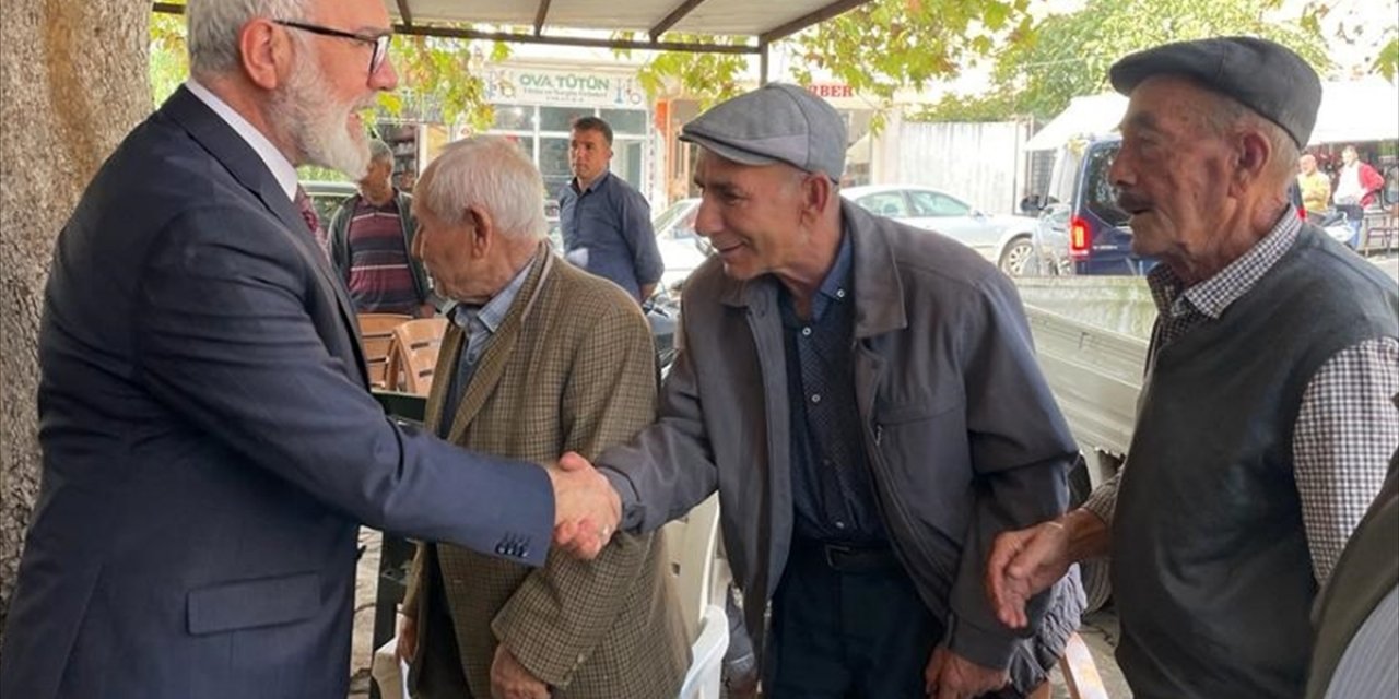 AK Parti Grup Başkanvekili Yenişehirlioğlu, Manisa'da zeytin üreticileriyle buluştu