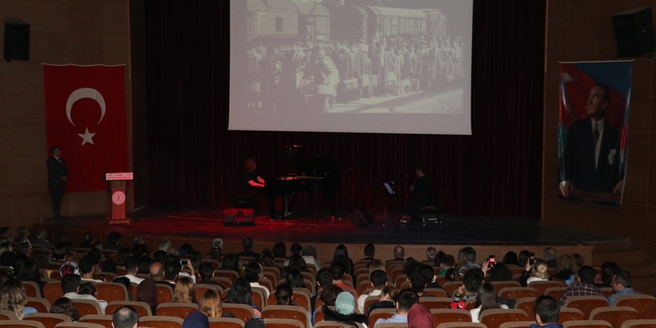 Piyanist Tuluyhan Uğurlu Karabük'te konser verdi