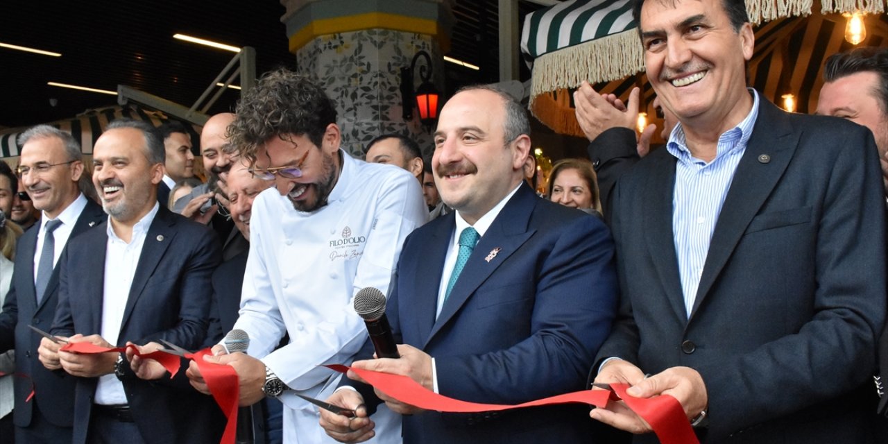 AK Parti'li Mustafa Varank, Bursa'da restoran açılışına katıldı