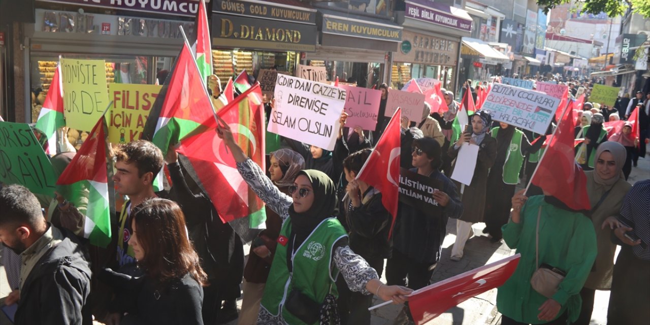 Doğu Anadolu'da AK Partili gençler, İsrail'in Gazze'ye saldırılarını protesto etti