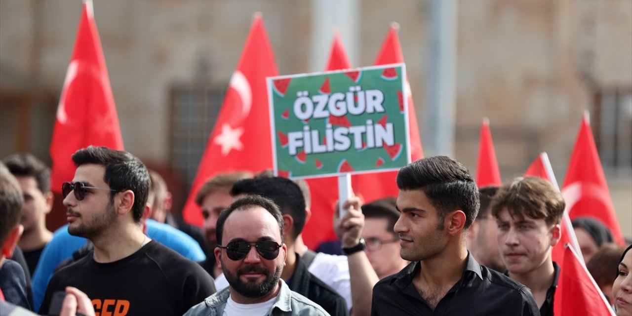 AK Parti'li gençler Zonguldak, Karabük ve Düzce'de  İsrail'in saldırılarını protesto etti