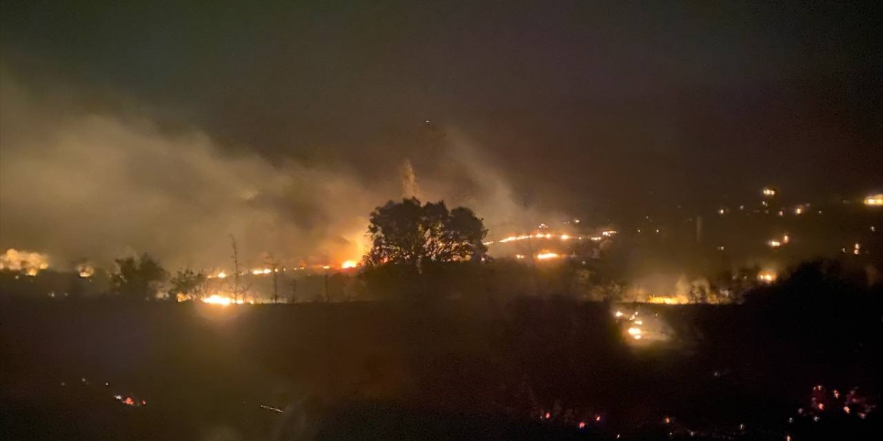 Balıkesir'in Kepsut ilçesinde çıkan orman yangınına müdahale ediliyor