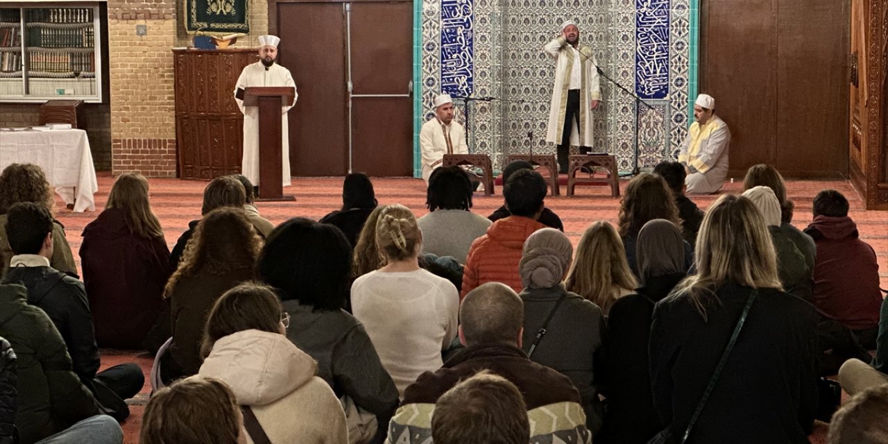 Amsterdam'daki Fatih Camisi "Müzeler Gecesi"nde binden fazla ziyaretçiyi ağırladı