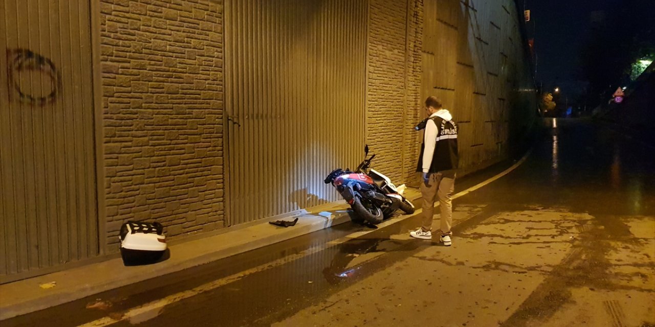 Kocaeli'de refüje çarpan motosikletin sürücüsü öldü