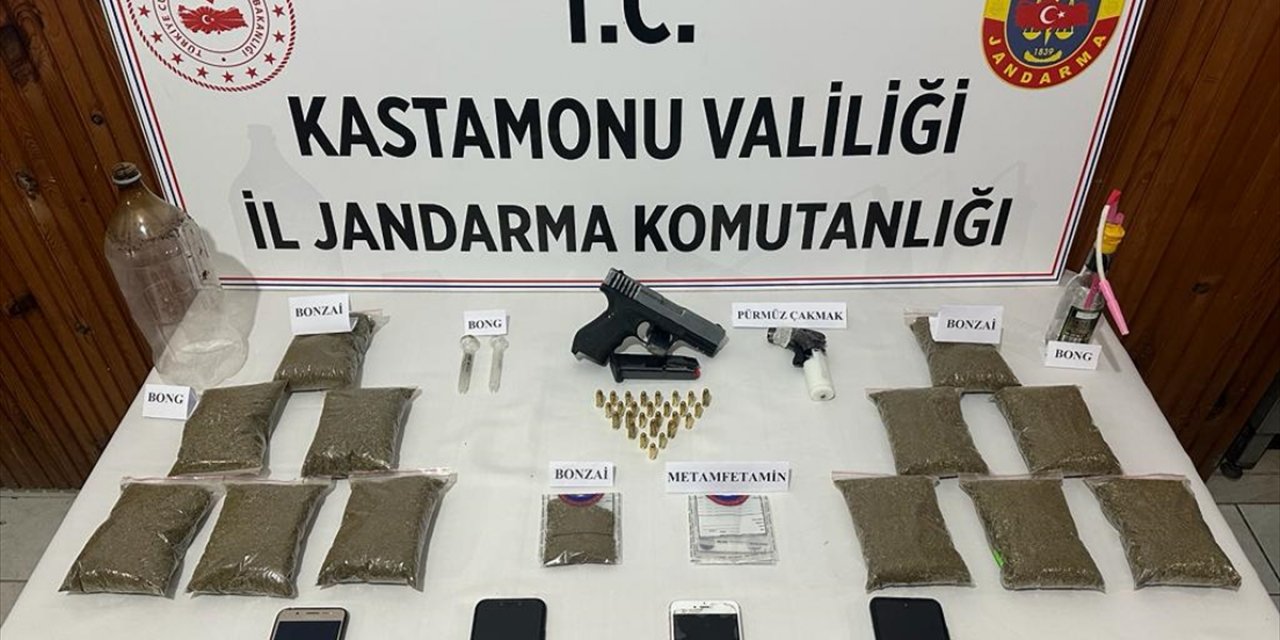 Kastamonu'da uyuşturucu operasyonunda yakalanan 3 zanlı tutuklandı