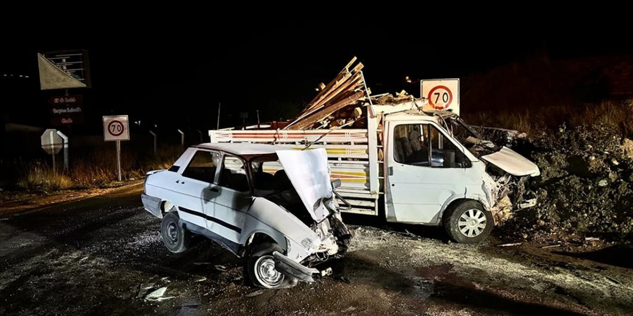 Adıyaman'daki trafik kazasında 2 kişi ağır yaralandı