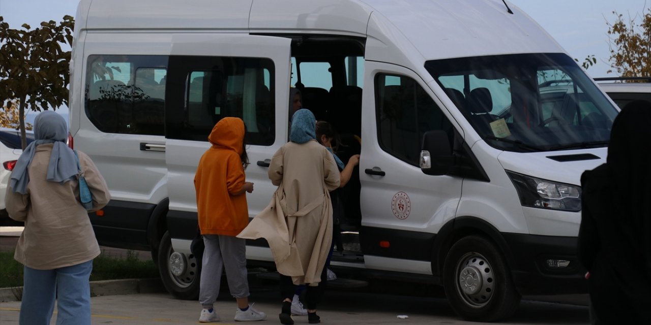 Yalova'da yaklaşık 140 üniversite öğrencisi gıda zehirlenmesi şüphesiyle hastanelere kaldırıldı