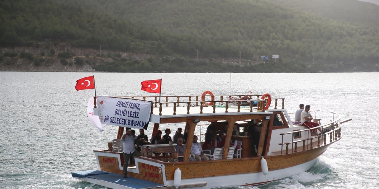 Bodrum'da deniz dibi ve kıyı temizliğinde yaklaşık 15 ton atık toplandı