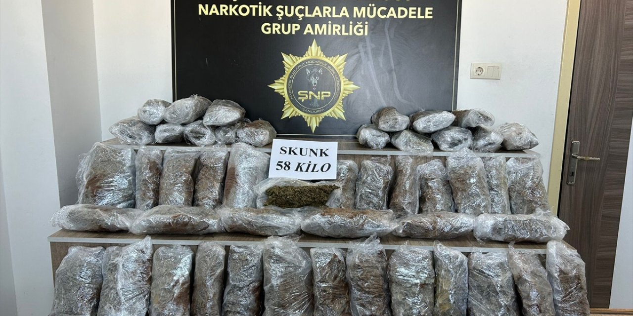 Şanlıurfa'da yakıt tankeri içerisinde 58 kilogram skunk ele geçirildi