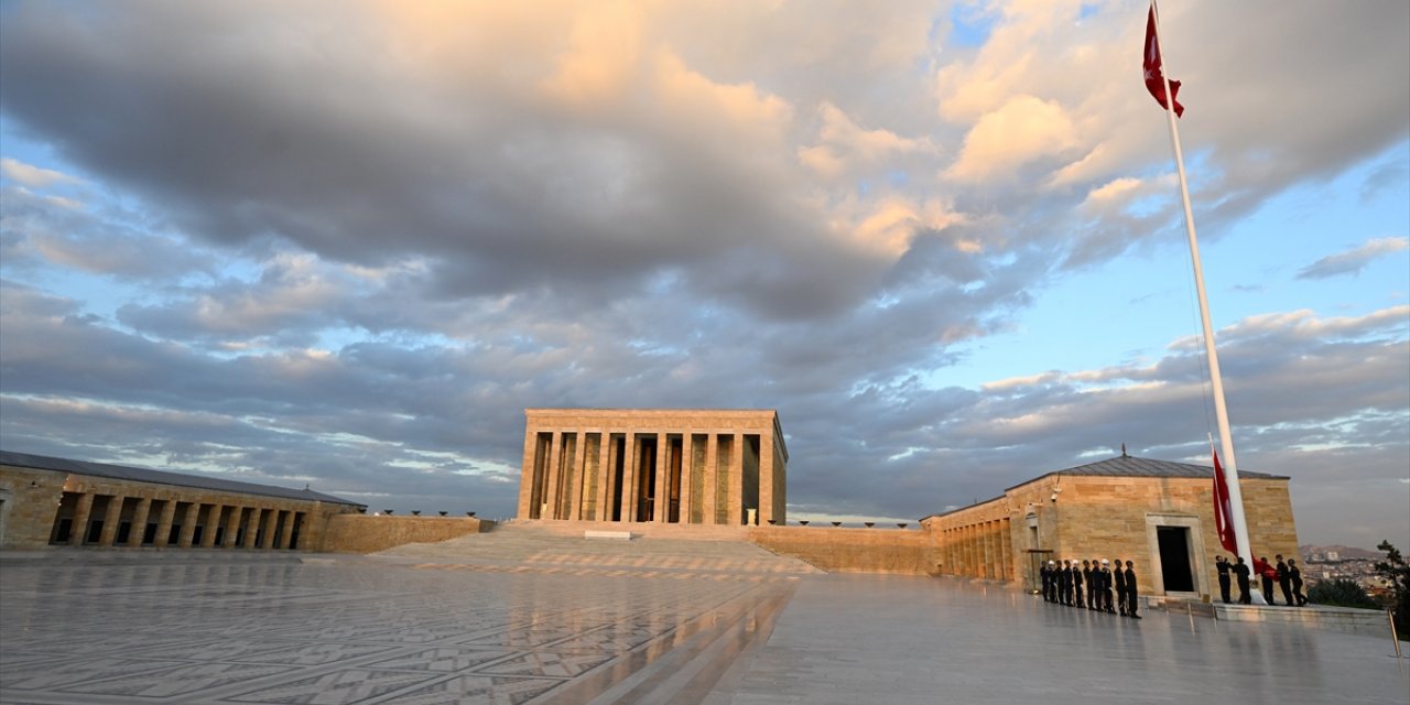 Anıtkabir'e özel bayrak değişim töreni