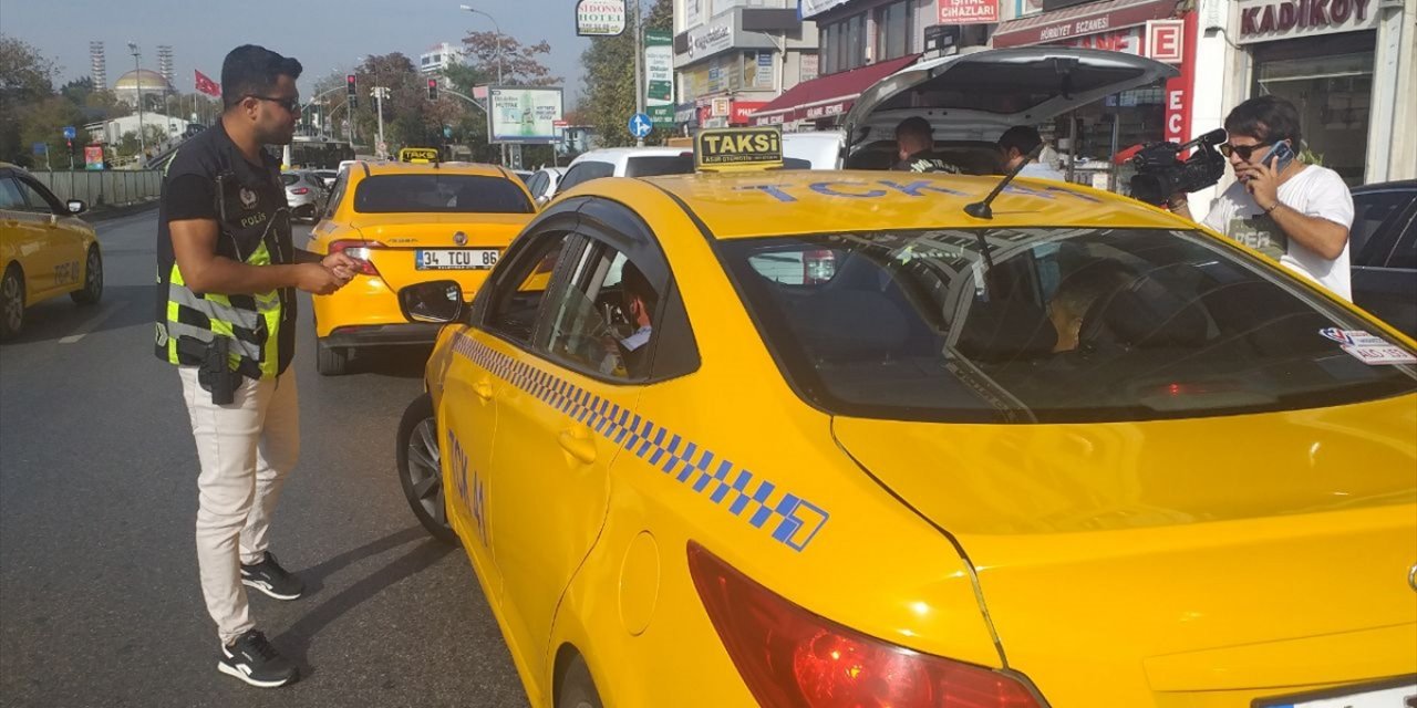 Kadıköy'de taksicilere yönelik denetim yapıldı