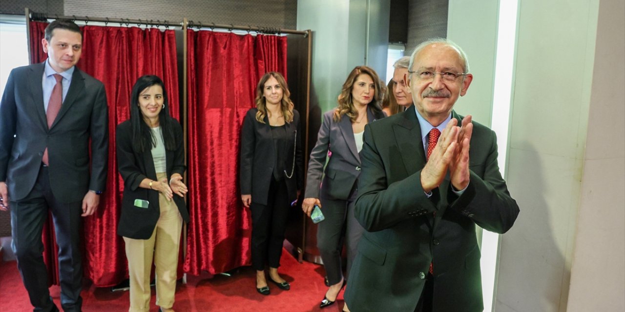 Kılıçdaroğlu, CHP Genel Merkez personeli ile vedalaştı