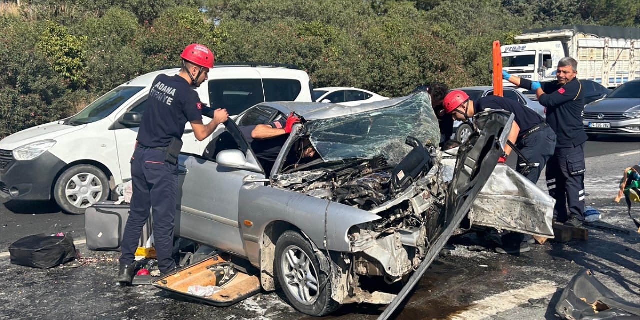 Adana'da trafik kazasında anne öldü, oğlu yaralandı