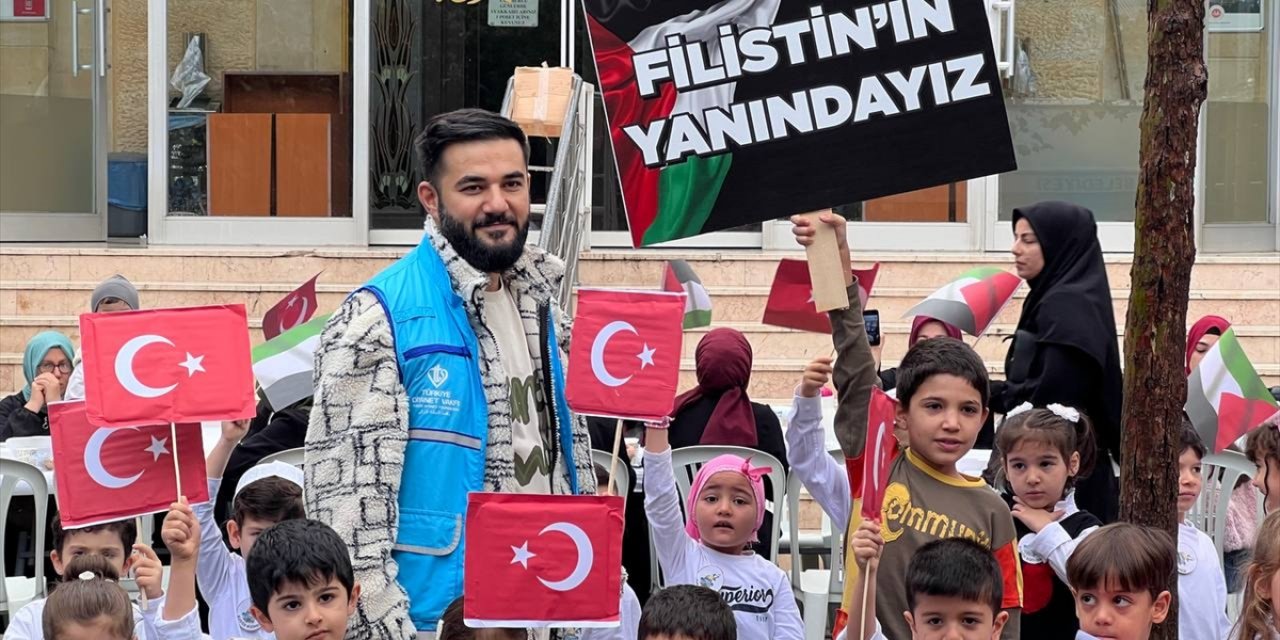 Bağcılar'da Filistin'e destek için "Hayır Çarşısı" açıldı