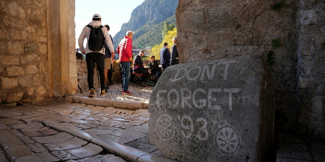 Tarihi Mostar Köprüsü'nün yıkılışının 30. yılında anma töreni düzenlendi