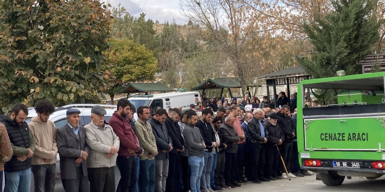 Çankırı'da evindeki bazanın altında ölü bulunan kadının cenazesi defnedildi