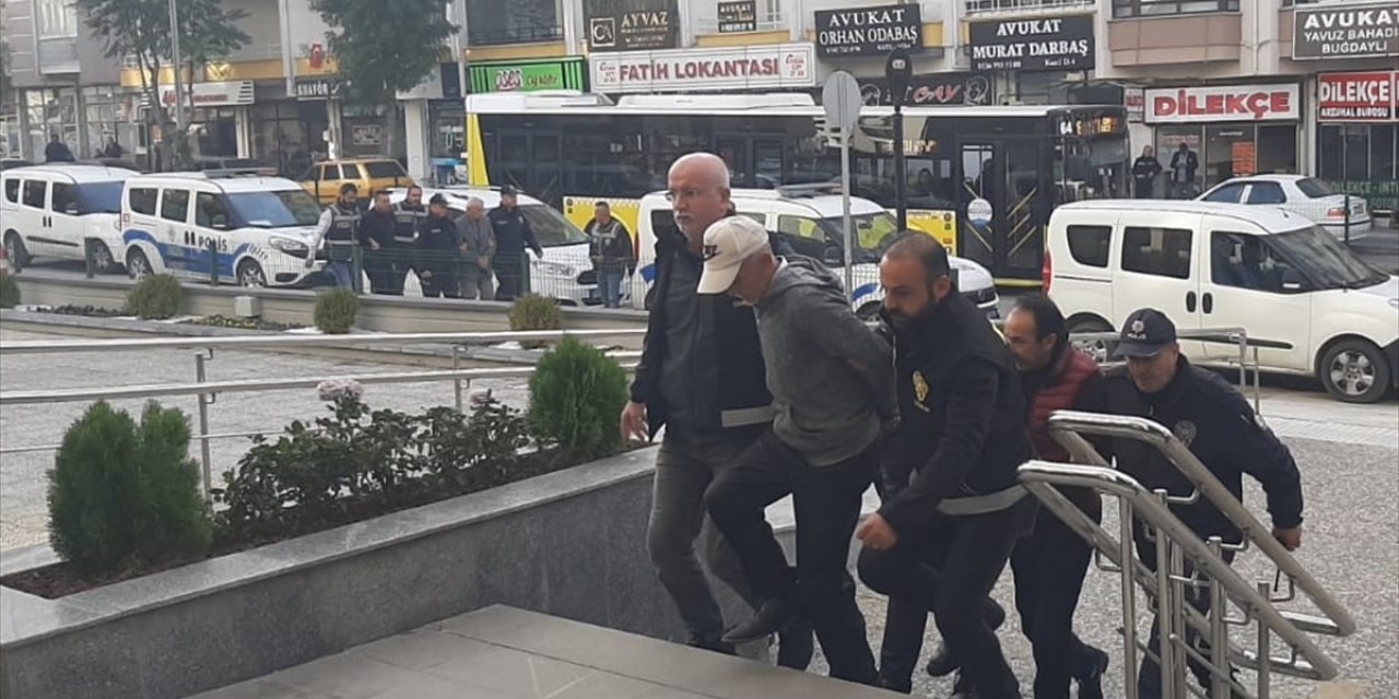 Çorum’da fuhuş operasyonunda gözaltına alınanlardan 3'ü tutuklandı