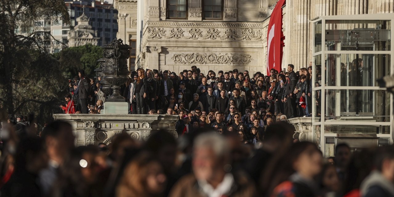 Büyük Önder Atatürk, Dolmabahçe Sarayı'ndaki odasında törenle anıldı