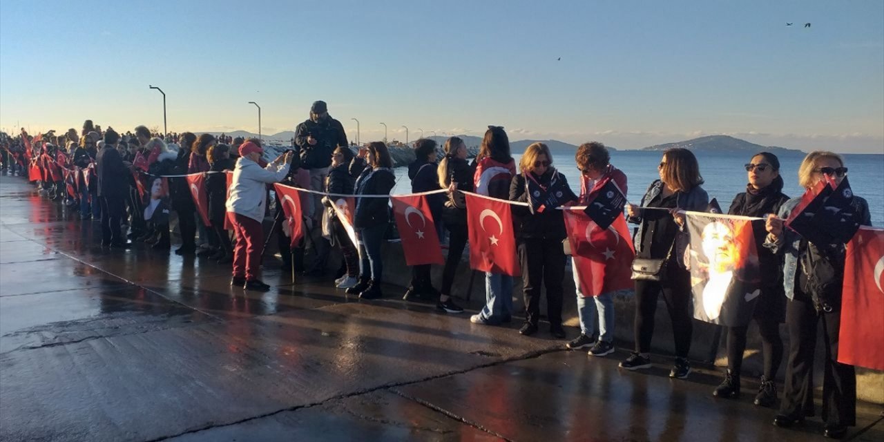 İstanbul'da "Ata'ya saygı zinciri" oluşturuldu