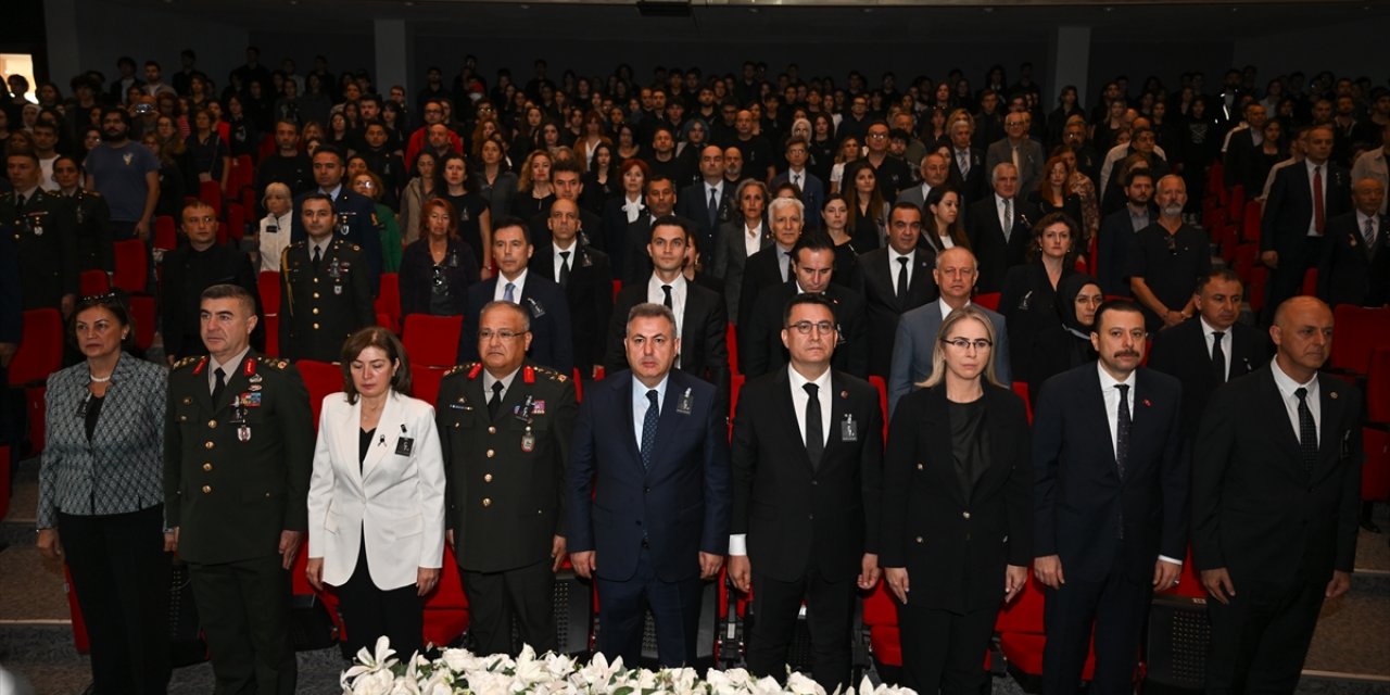 İzmir Valiliğince Büyük Önder Atatürk'ü Anma Programı düzenlendi