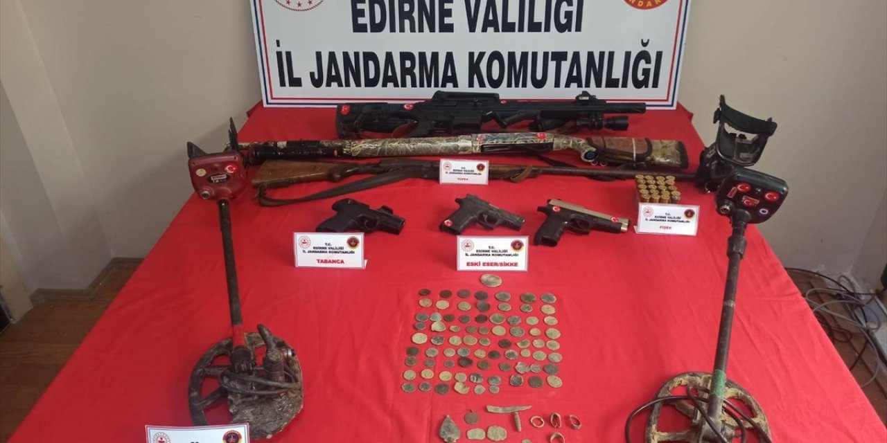 Edirne'de kaçakçılık operasyonunda 524 tarihi obje ele geçirildi