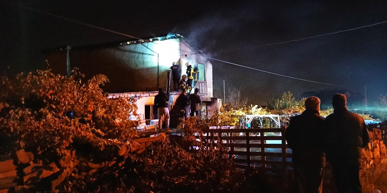 Kayseri'de yangın çıkan müstakil ev kullanılamaz hale geldi