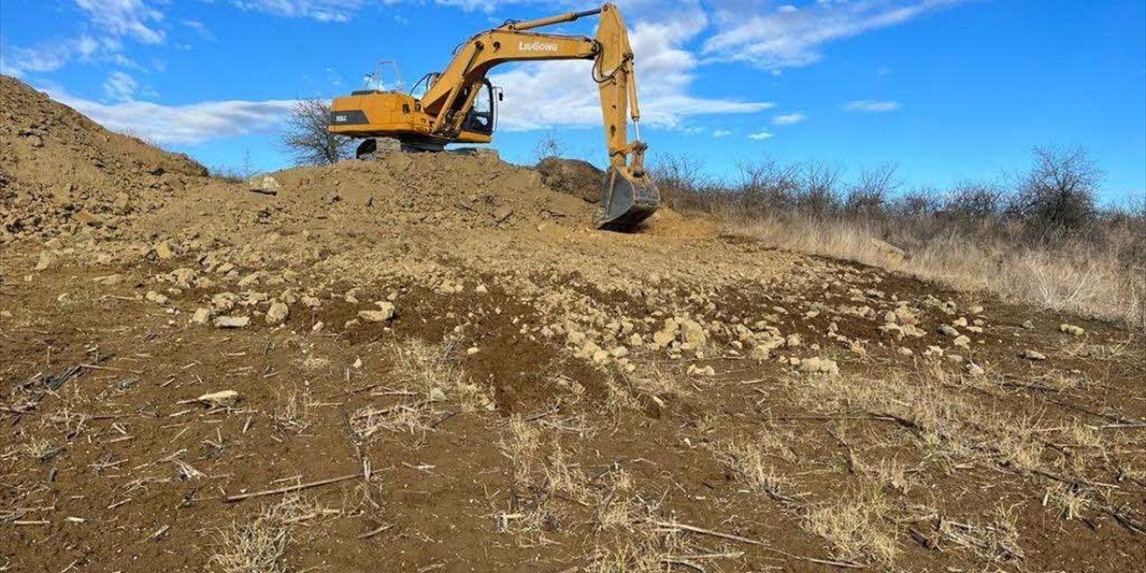 Tekirdağ'da iş makinesiyle kaçak kazı yapan 6 şüpheli suçüstü yakalandı