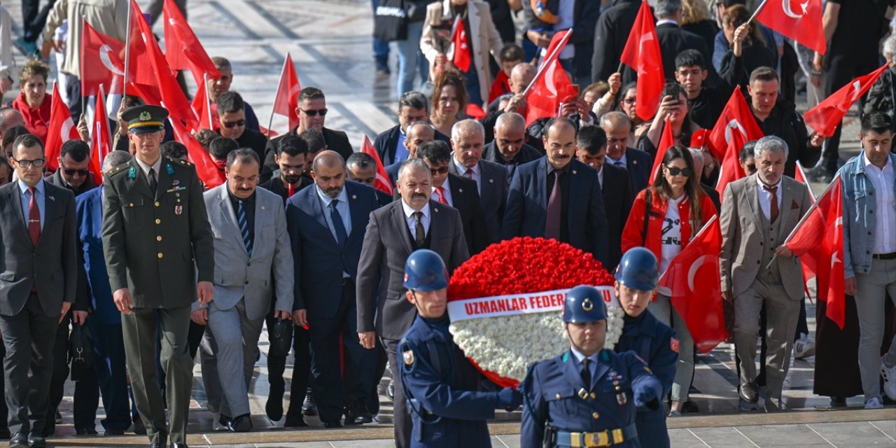 Uzmanlar Federasyonundan Anıtkabir'e ziyaret