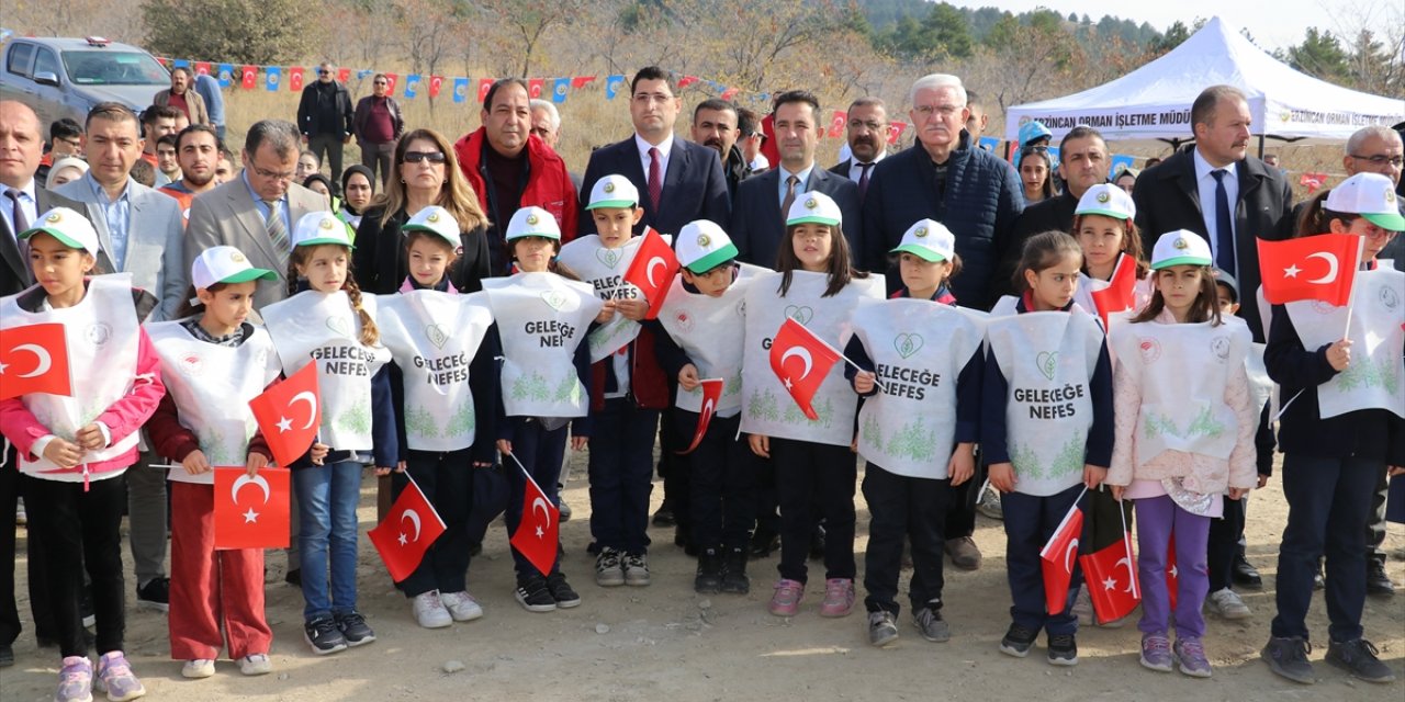 Doğu Anadolu'da fidanlar toprakla buluşturuldu