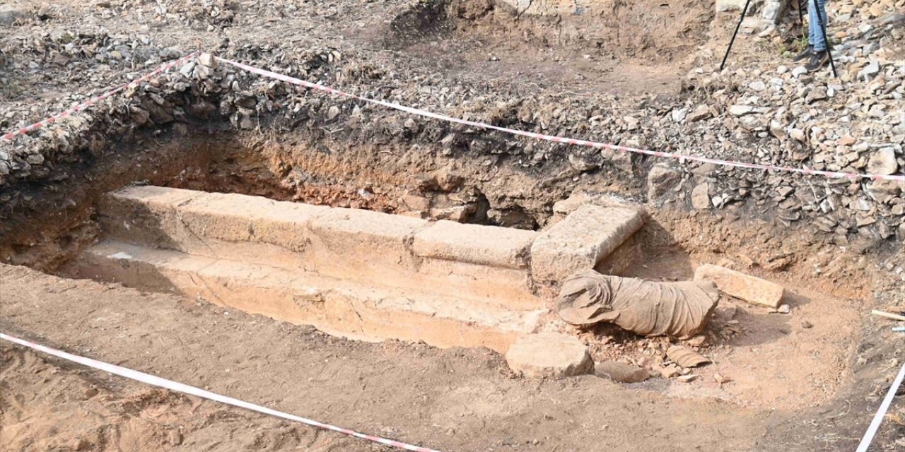 Mersin'deki Anemurium Antik Kenti'nde kadın heykeli bulundu