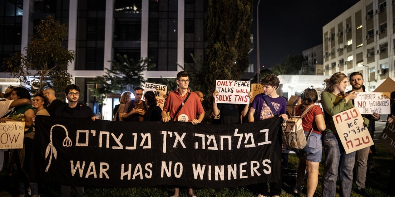 Gazze'de ateşkes isteyen İsrailliler, Tel Aviv'de yine gösteri düzenledi