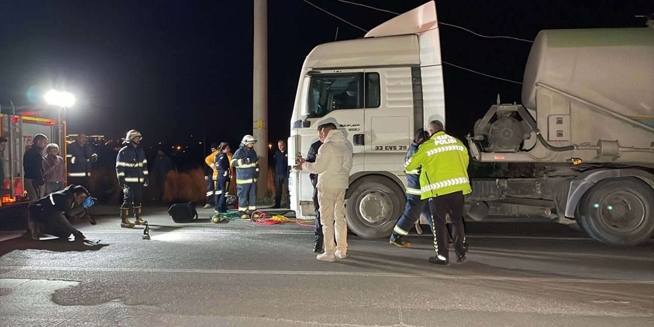 Eskişehir'de çimento tankerinin altında kalan kişi öldü