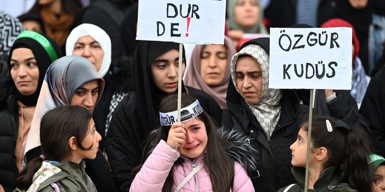 Ankara'da "El Ele Gazze Şeridi" eylemi düzenlendi