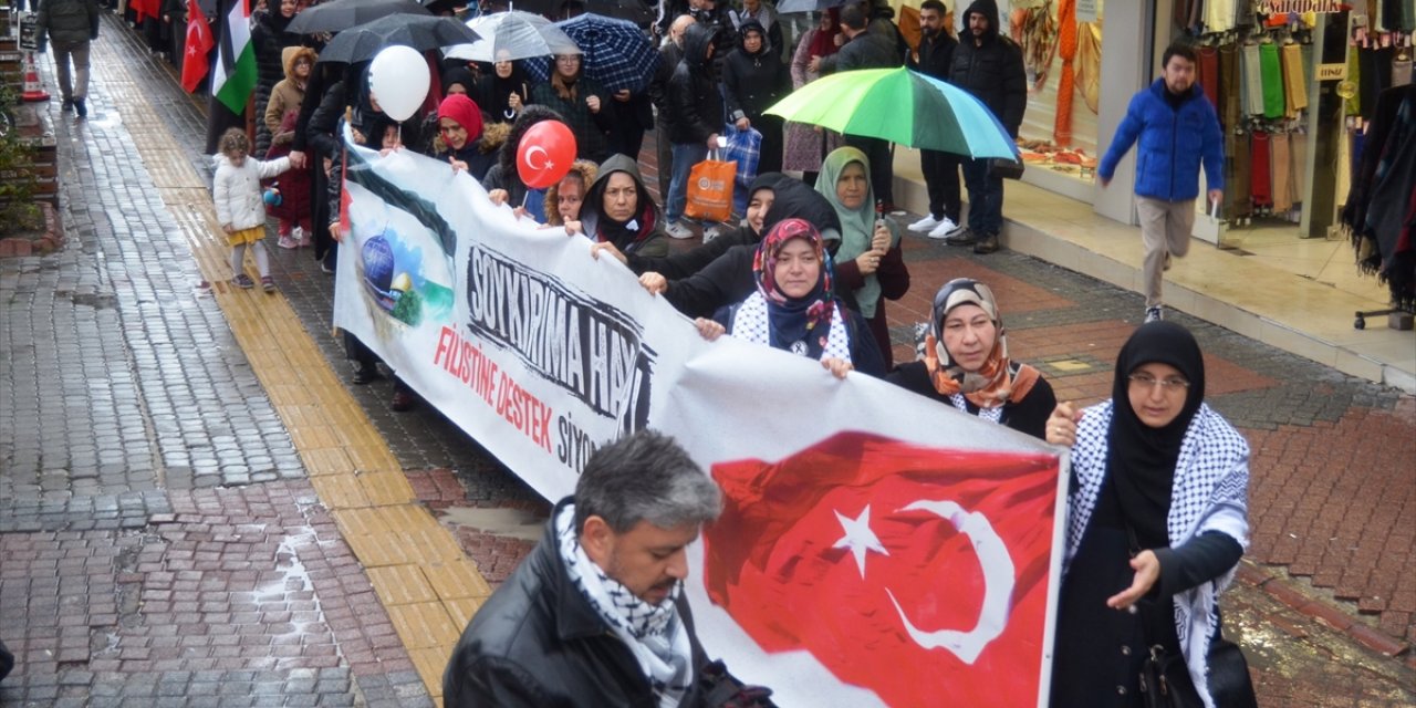 Kütahya'da "El Ele Gazze Şeridi" eylemi gerçekleştirildi