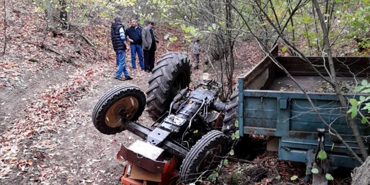 Kütahya'da devrilen traktörün sürücüsü öldü