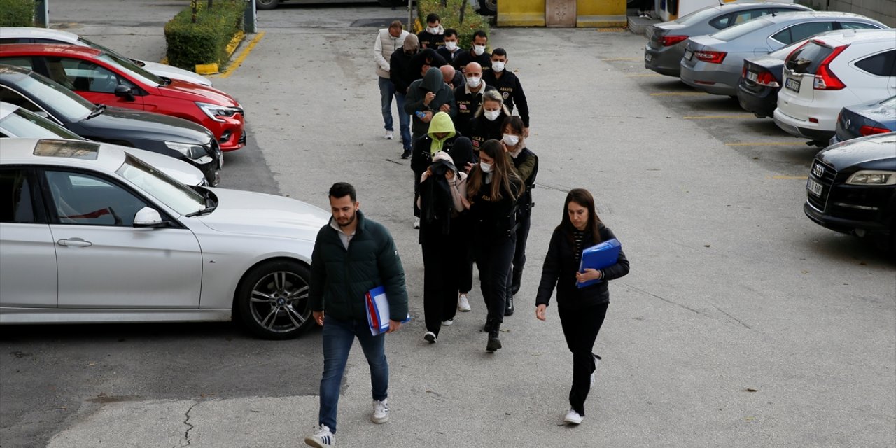 GÜNCELLEME - Eskişehir merkezli 3 ilde, dolandırıcılık iddiasıyla yakalanan 8 şüpheliden 3'ü tutuklandı