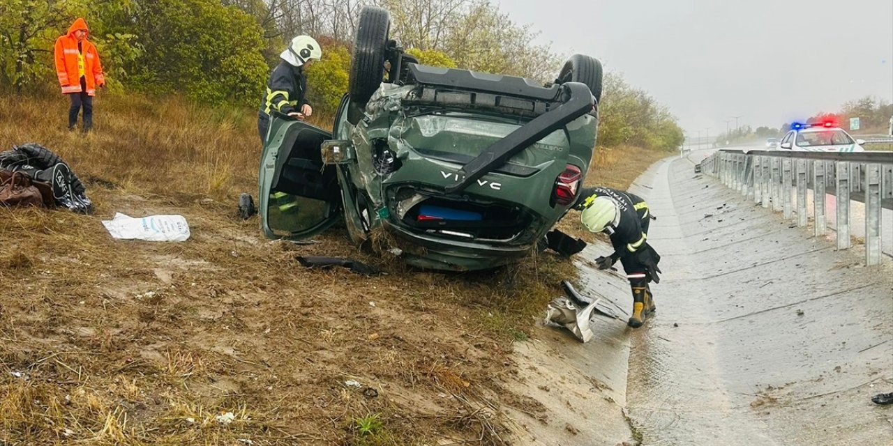 Kırklareli'nde şarampole devrilen otomobildeki 3 kişi yaralandı