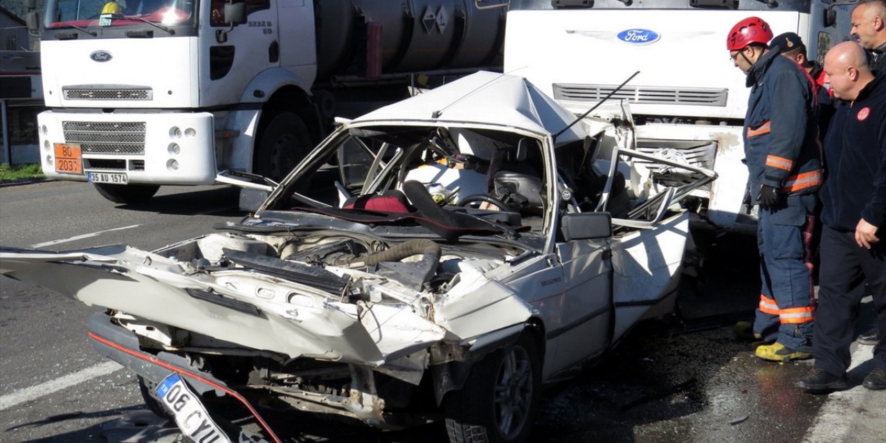 Sakarya'da meydana gelen zincirleme trafik kazasında 4 kişi yaralandı