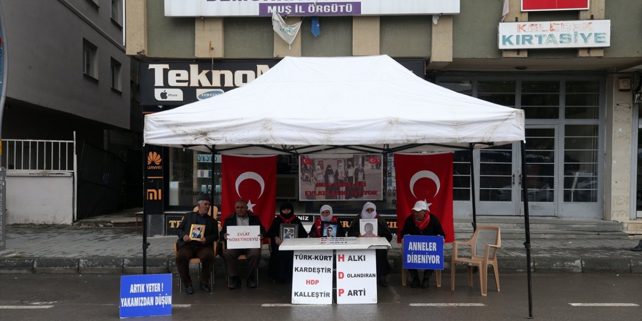 Muşlu aileler çocuklarına kavuşma ümidiyle HDP önündeki eylemini sürdürdü