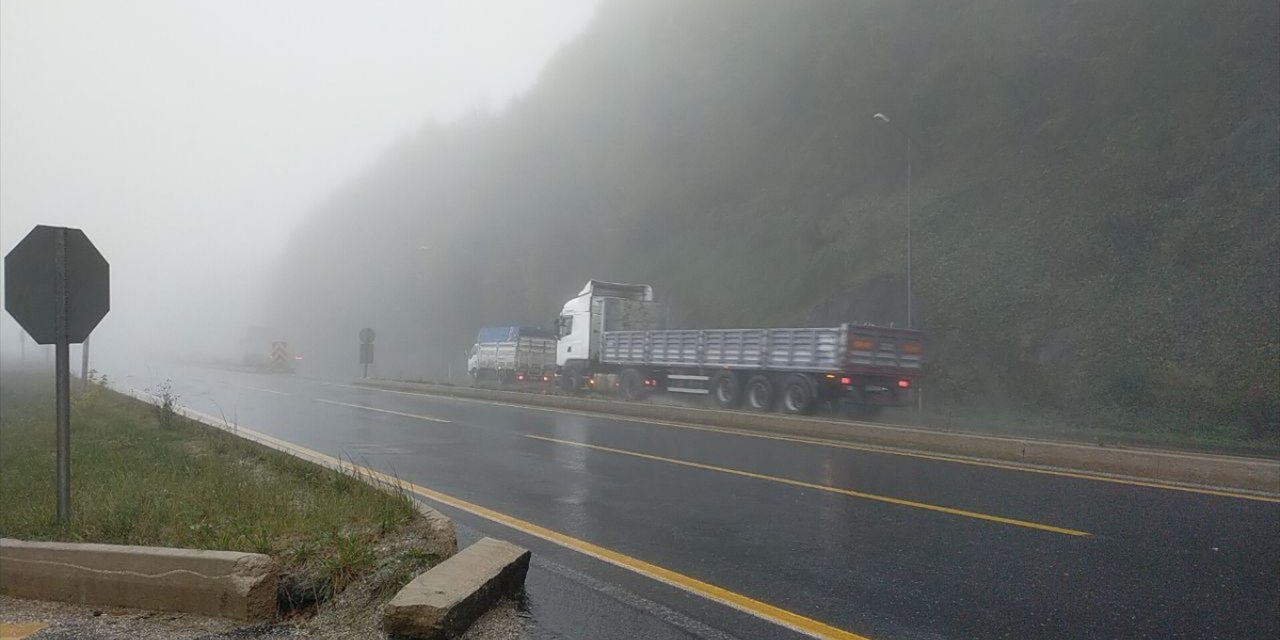 Bolu Dağı'nda sağanak ve sis etkili oluyor