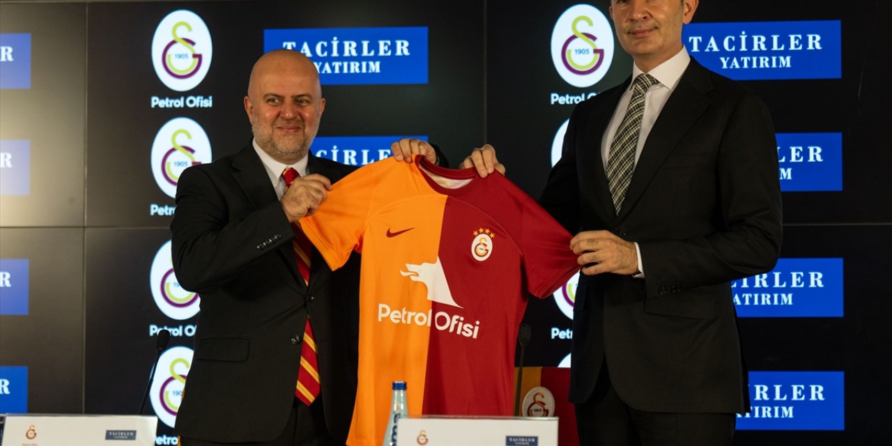 Galatasaray Petrol Ofisi Kadın Futbol Takımı ile Tacirler Yatırım arasında sponsorluk anlaşması yapıldı