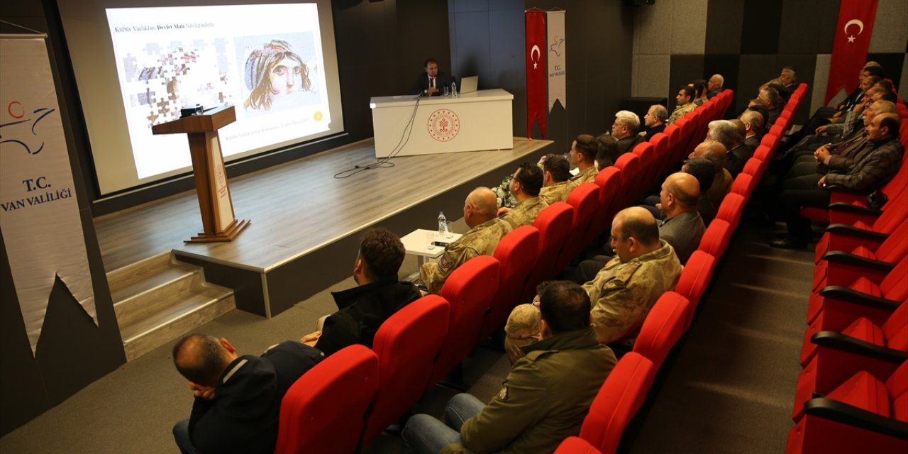 Van'da "Kültür Varlıklarını Koruma ve Kaçakçılıkla Mücadele" semineri düzenlendi