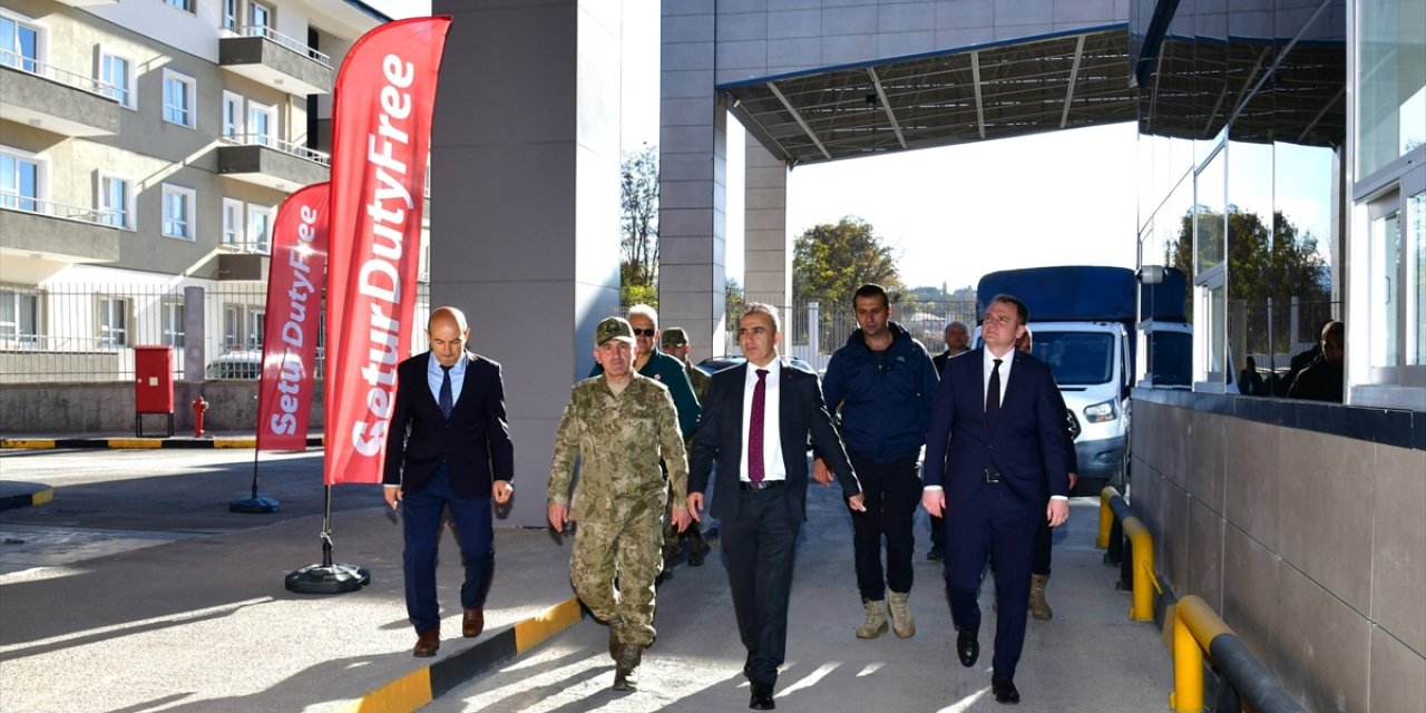 Ardahan Valisi Çiçek, Türkgözü Gümrük Kapısı'nda incelemelerde bulundu